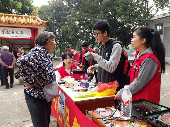 【雷锋日 雷锋行】校学生会开展系列学雷锋活
