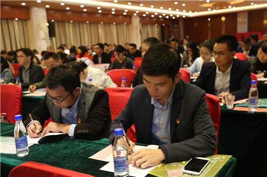 玉林市共青团干部学习宣传贯彻党的十九大精神暨玉林市青少年事务社工培训班开班