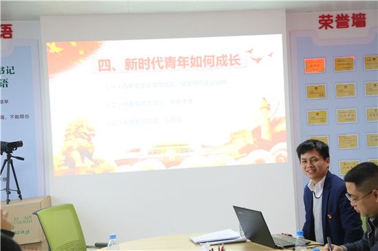 广西定向选调生宣讲团成员在团玉林市委宣讲十九大精神