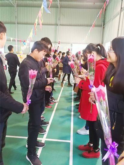 广园社区开展“心手相牵·广结良缘”主题联谊活动