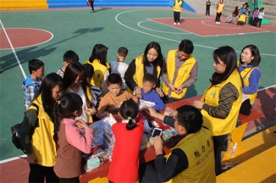 南阳镇团委:开展关爱留守儿童志愿服务活动