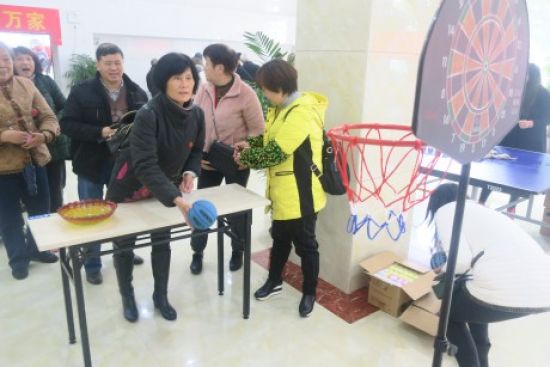 秀峰区解东社区团支部开展“庆元旦,乐游园,聚人心”活动