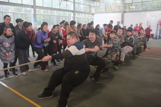 华锡集团股份有限公司铜坑矿青年团员在大厂矿区庆“元旦”职工拔河比赛中勇夺桂冠