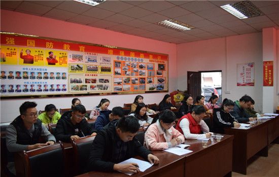 岑溪市西部计划志愿者学习十九大精神专题培训班