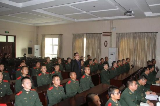 党的十九大精神北海青年宣讲团成员走进军营宣讲十九大活动