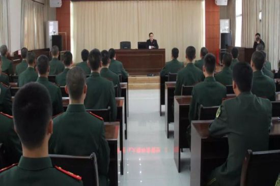 党的十九大精神北海青年宣讲团成员走进军营宣讲十九大活动