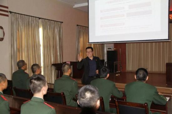 党的十九大精神北海青年宣讲团成员走进军营宣讲十九大活动