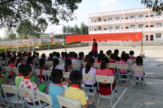 青春自护·平安春节|隆安县“暖冬行动·集体生日会”暨法治教育活动走进小林村小学