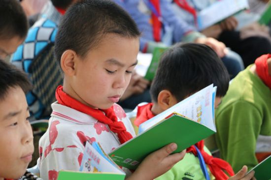 青春自护·平安春节|隆安县“暖冬行动·集体生日会”暨法治教育活动走进小林村小学