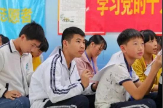 这一年，青年志愿者协会专业社工为农村学校带去了什么？