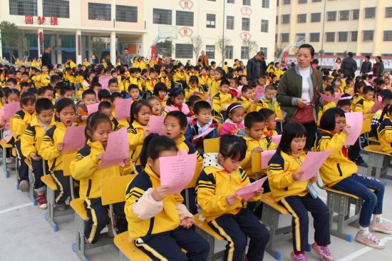 天峨县开展“青春自护 平安春节”青少年自护教育活动