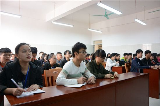 兴业县团委在兴业县第五中学开展党的十九大精神宣讲活动