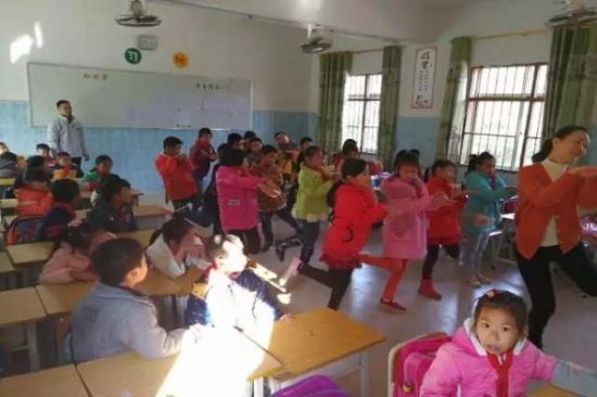 学习总书记讲话，做合格共青团员||北海市2017年“12355青春护航—— 文艺教学走进校园”