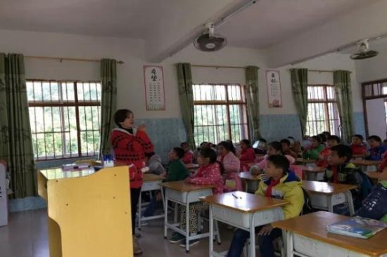 学习总书记讲话，做合格共青团员||北海市2017年“12355青春护航—— 文艺教学走进校园”