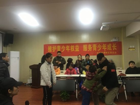 “青春自护·平安春节”自护·平安春节” ——秀峰区举办“妈妈夜校—上学路上要有光”安全知识课堂