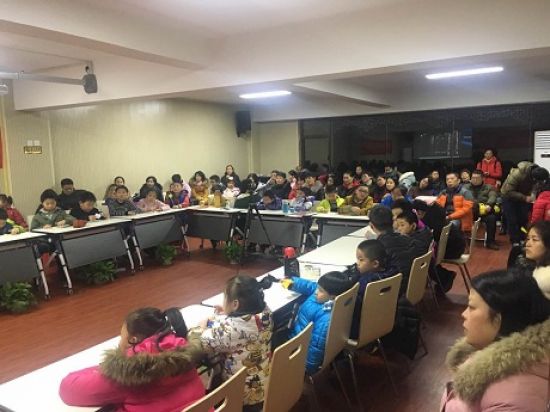 “青春自护·平安春节”自护·平安春节” ——秀峰区举办“妈妈夜校—上学路上要有光”安全知识课堂