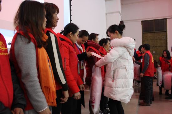 容县召开2017年容县志愿者协会年终总结暨表