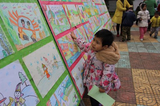 容县团委举办“我们的新生活” 2018迎春灯谜会”暨“我们的新时代”容县流动青少年宫驻点教学美术作品展