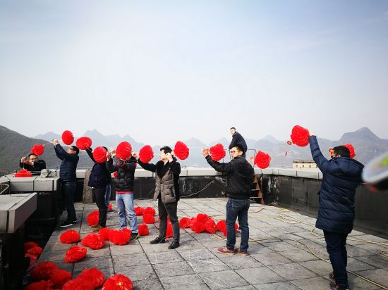 铜坑矿张灯结彩喜迎狗年新春