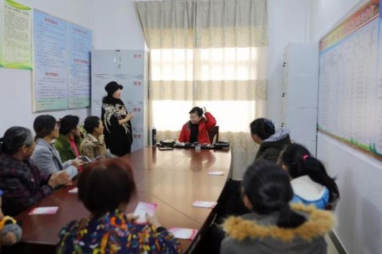 “妇女同乐，共展迷人风采”农村妇女礼仪形象活动在铁山港和合浦开展