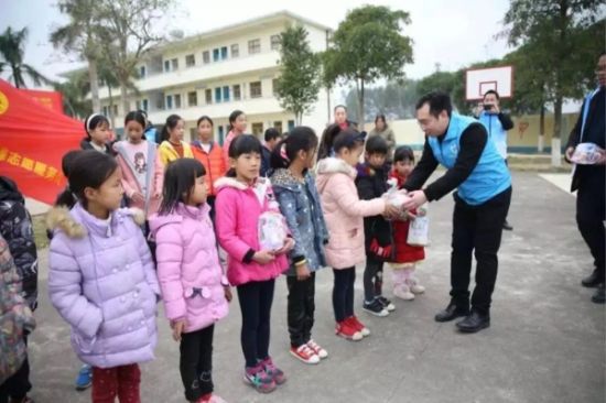 【送冬迎春˙温情暖心】北海共青团继续 深入开展“让温暖一起回家”以及 “暖冬行动”系列活动