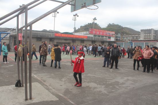 华锡集团股份有限公司铜坑矿元宵游园活动乐趣多多