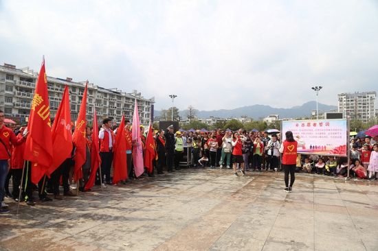 “为创城加油助力”—2018年蒙山县“学雷锋”暨“妇女维权”志愿服务月启动仪式