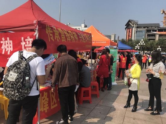 传承雷锋精神 共建文明桂林— 团秀峰区委组织号召全区积极开展“学雷锋志愿服务活动月”活动