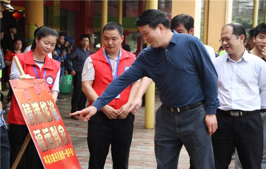 自治区交通运输厅直属机关党委林奇茂副书记到岑罗公司开展“情满旅途”青年志愿服务督导调研