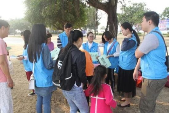 【三月学雷锋】学习雷锋精神，保护碧海银沙，青年志愿者们正在行动！