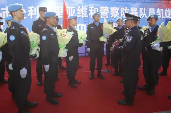 热烈欢迎百色市赴利比里亚维和警察防暴队员凯旋