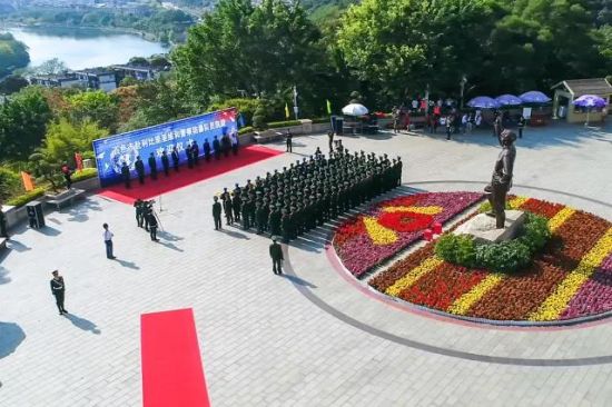 热烈欢迎百色市赴利比里亚维和警察防暴队员凯旋