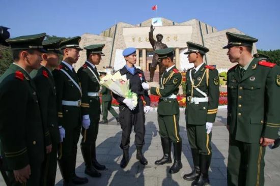 热烈欢迎百色市赴利比里亚维和警察防暴队员凯旋