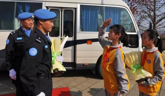 热烈欢迎百色市赴利比里亚维和警察防暴队员凯旋