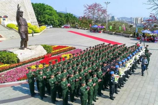 热烈欢迎百色市赴利比里亚维和警察防暴队员凯旋