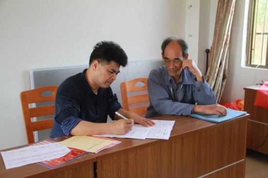 北海团市委积极推进“一户一册一卡”填写工作