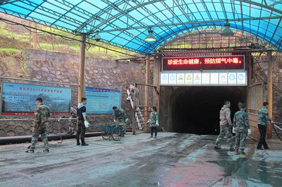 华锡集团股份有限公司铜坑矿保卫科党团员青年以实际行动弘扬雷锋精神