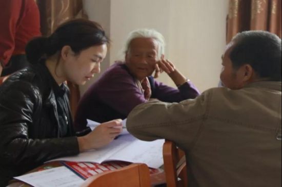 北海团市委积极推进“一户一册一卡”填写工作