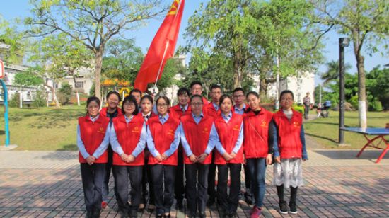 志愿新时代 学习雷锋好榜样 | 隆安县青年志愿者开展“保护母亲河”环保宣传活动