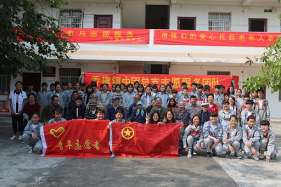 志愿新时代 学习雷锋好榜样 | 乔建镇初级中学团委走进社区敬老院开展敬老爱老 爱心活动