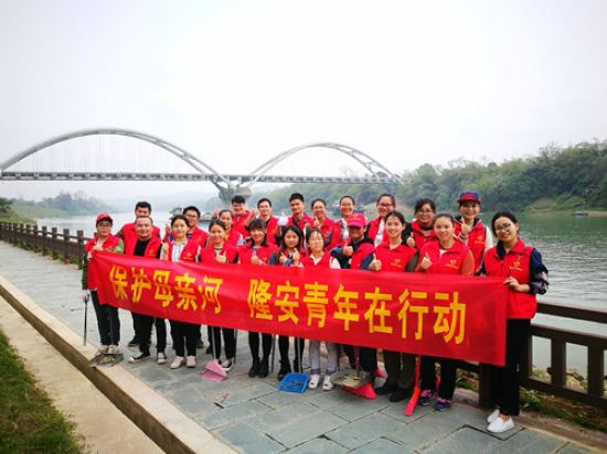 志愿新时代 学习雷锋好榜样 | 隆安县开展保护母亲河清河公益活动
