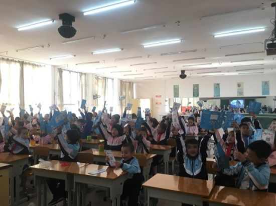 秀峰区积极开展未成年人自我保护公益巡讲活动