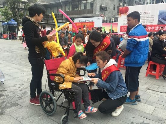 “牢记社工心  建工新时代” ——秀峰区举办2018年全国社工周主题宣传活动暨“秀峰大爱一起来”感恩回馈活动