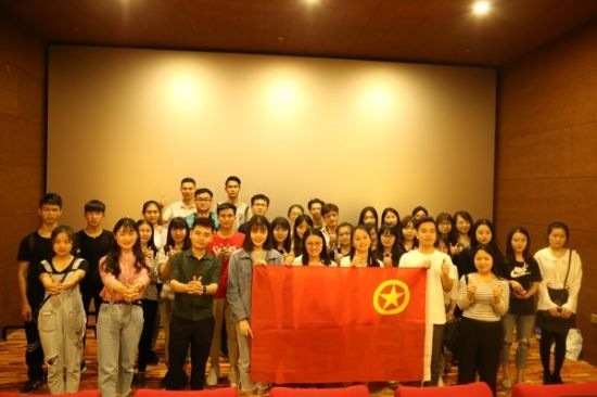 广西师范大学团委组织开展《厉害了，我的国》观影活动