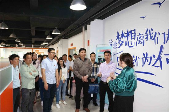 兴业县团委组织团干部赴横县参观学习