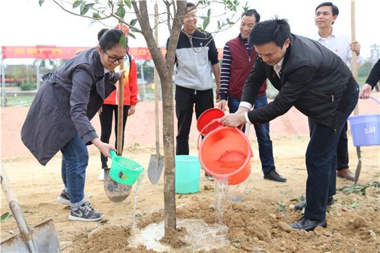 美丽广西  青年争先——2018年广西青少年助力生态环保行动主题植树活动在玉林举办