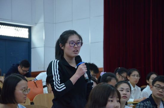 广西师范大学团委组织开展“奋进新时代 筑梦新征程”两会专题学习活动