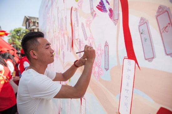 秀峰区成功举办第四届“团聚爱 情定桃花湾”青年交友联谊活动