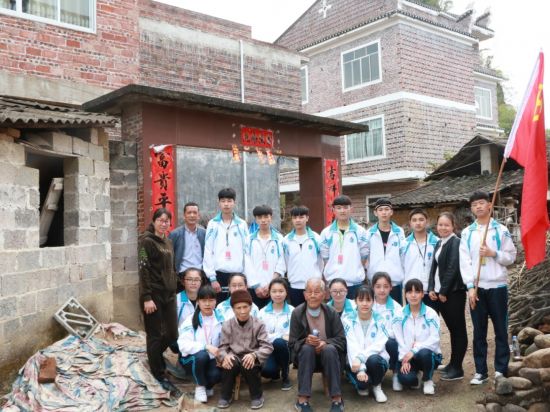 做一颗永不生锈的螺丝钉|恭城县莲花中学开展“学雷锋”活动