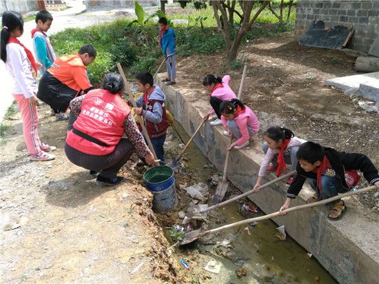 福绵区青少年“保护母亲河 争当河小青”暨“清理百河千沟万渠助农春耕”